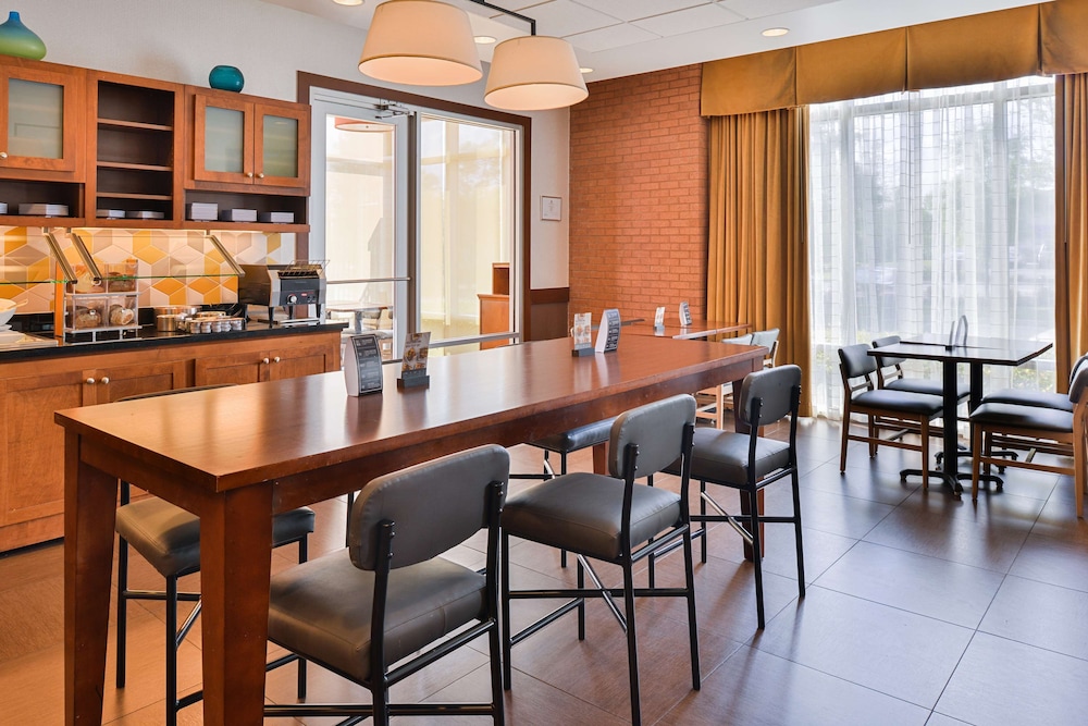Hyatt Place Chesapeake/Greenbrier 54/63