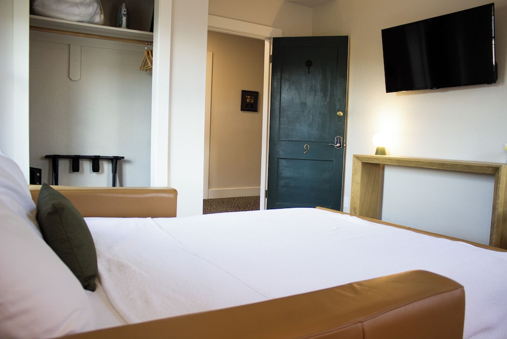The Rochester Hotel 12/50