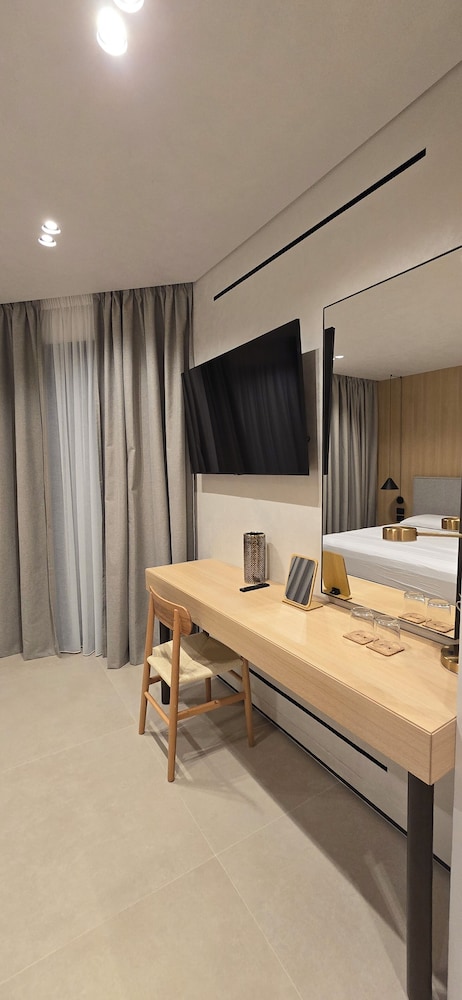 Lion Gate Hotel 30/50