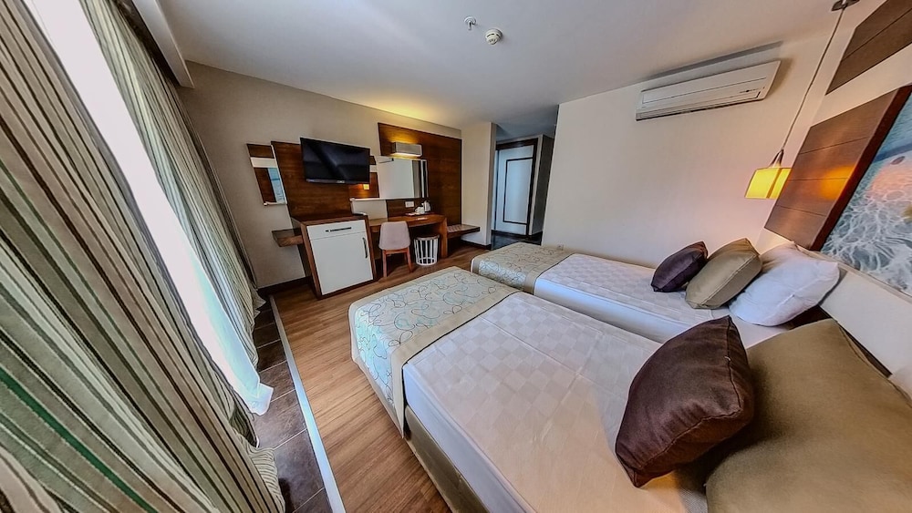 Adella Side Hotel 20/73