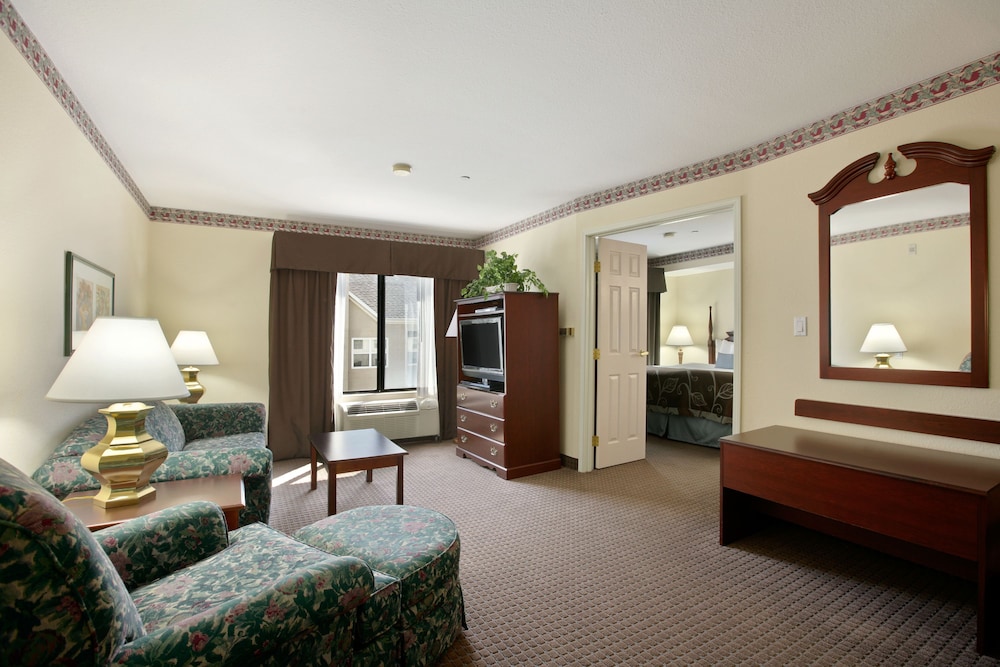 Holiday Inn Express Suites Indianapolis Northwest An Ihg Hotel 34/51