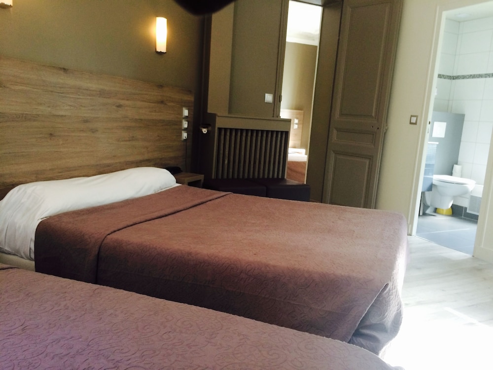 ROOM, QUADRUPLE