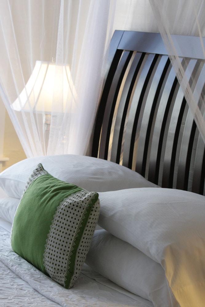 Avalon Bed & Breakfast 32/55