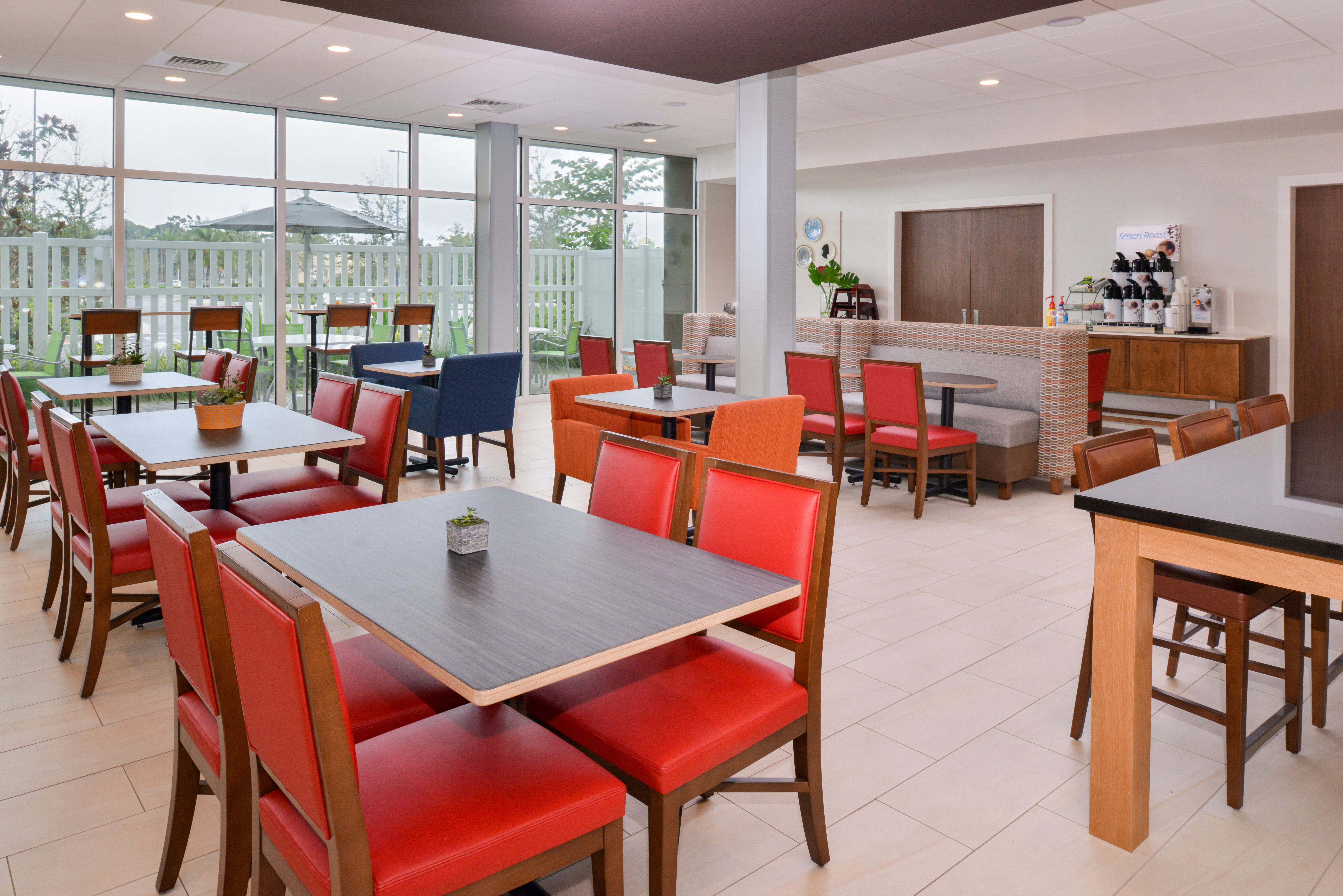 Holiday Inn Express Suites St Petersburg Seminole Area 53/74