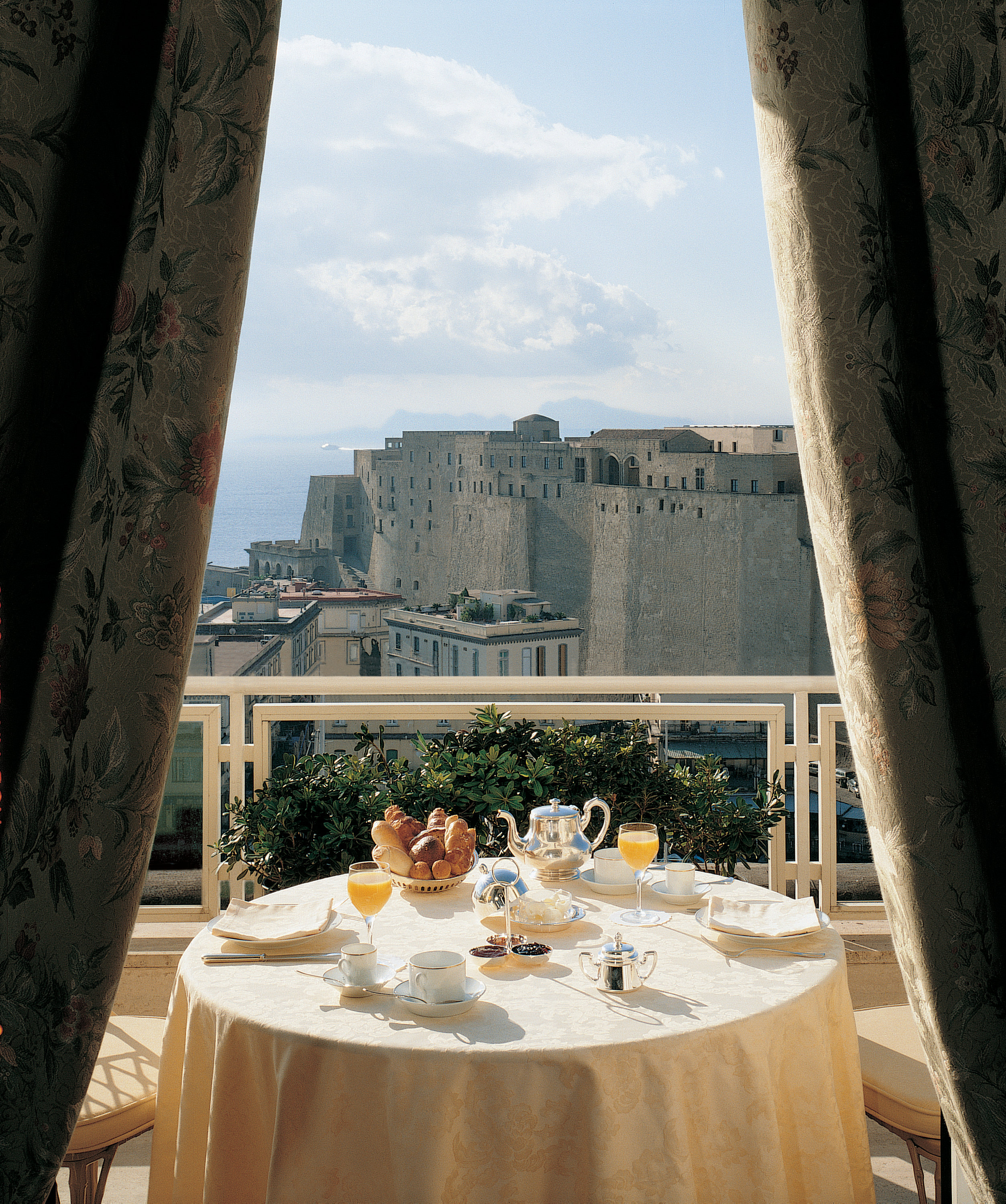 Grand Hotel Vesuvio Naples 39/50