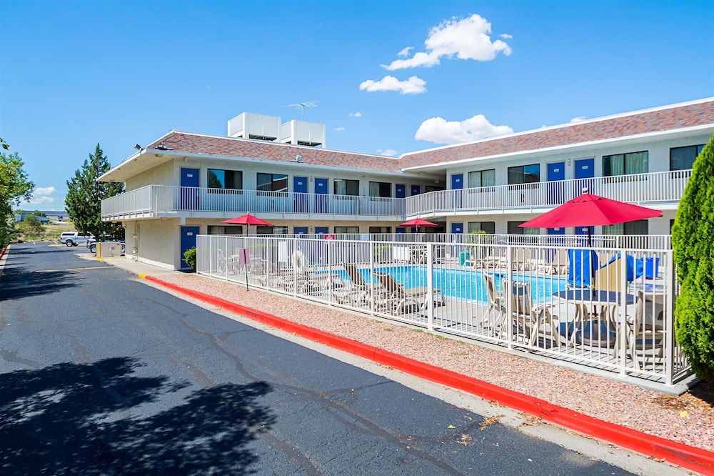 Motel6 Pueblo, CO - I-25 11/52