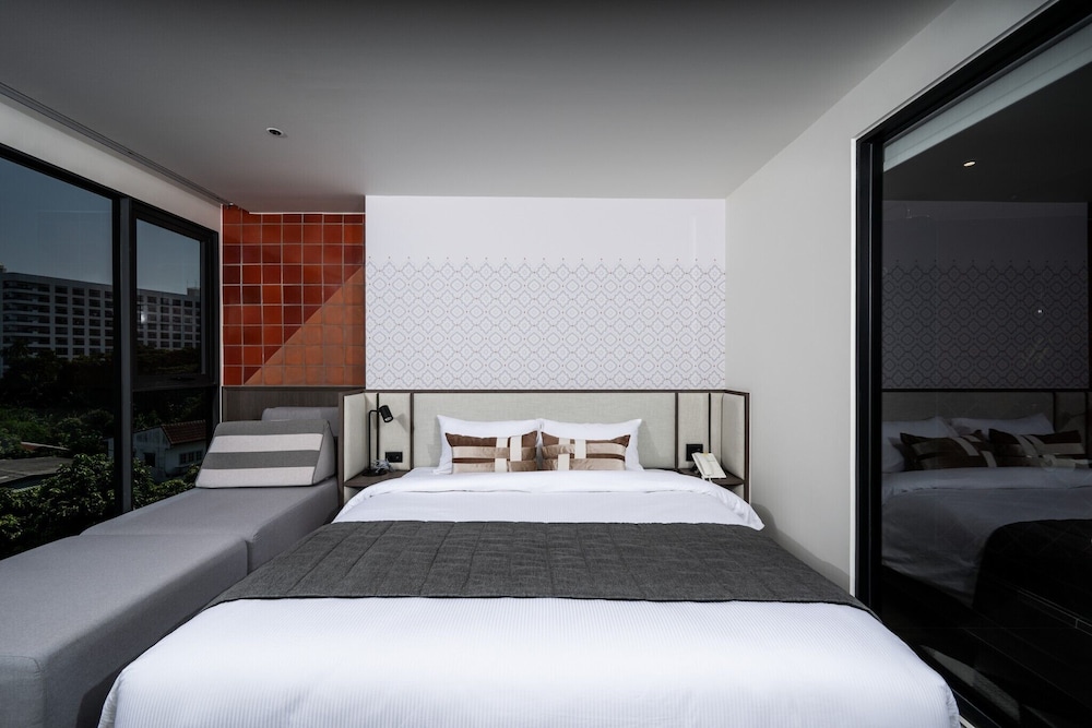 We Hotel Riverfront Bangkok 10/44