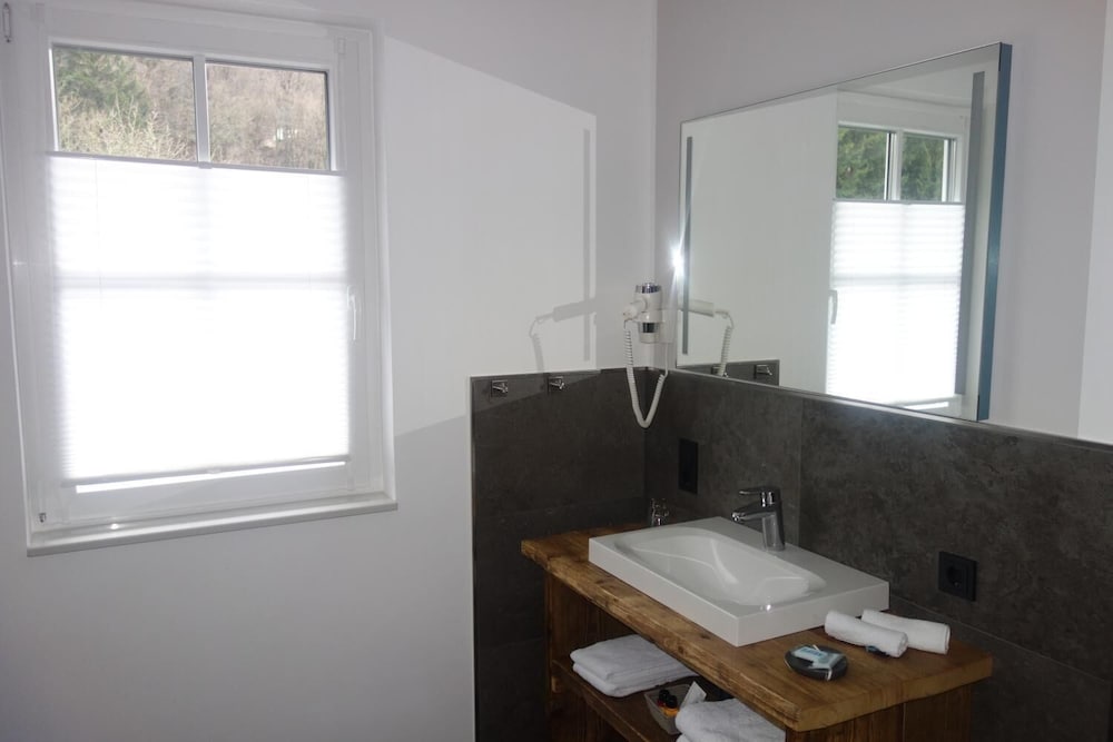 Landhotel Haus Dumicketal 24/28
