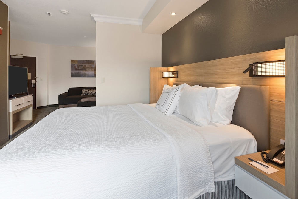 SUITE, KING BED