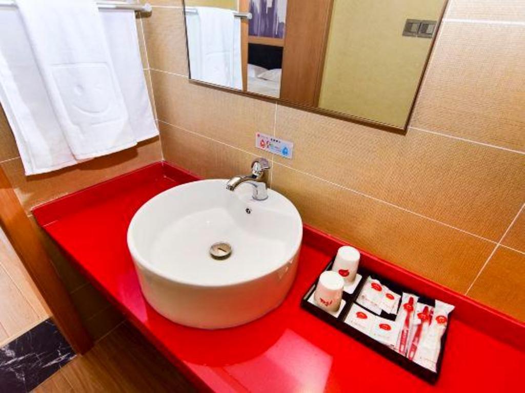 Thank Inn Plus Hotel Qingdao Huangdao District Weike Yunhai City 31/33
