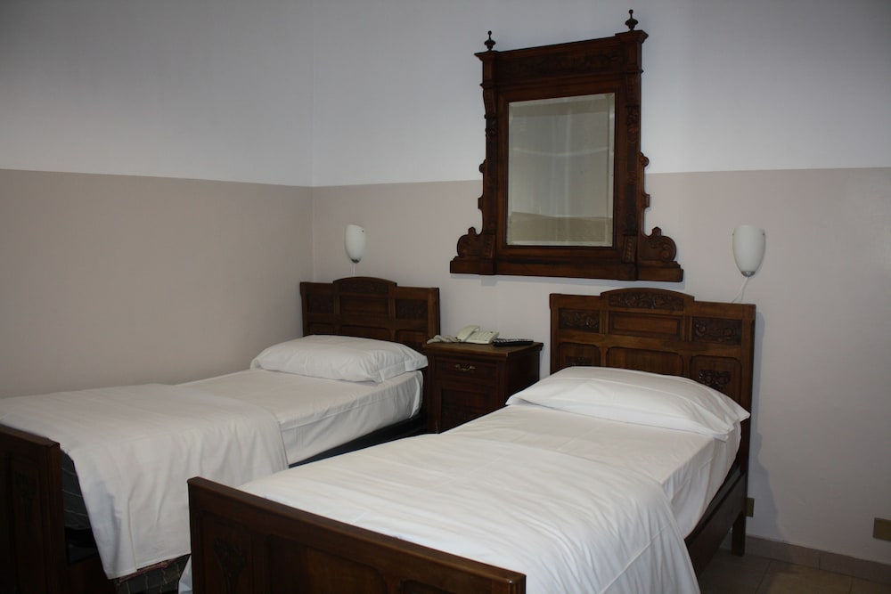 Hotel Avalon 12/41