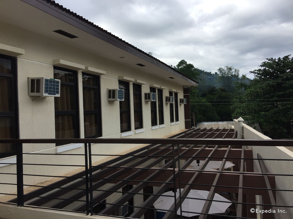 Coron Visitors Hotel 8/69