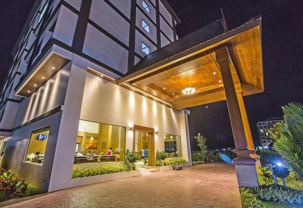 Airport Resort And Spa 9/69