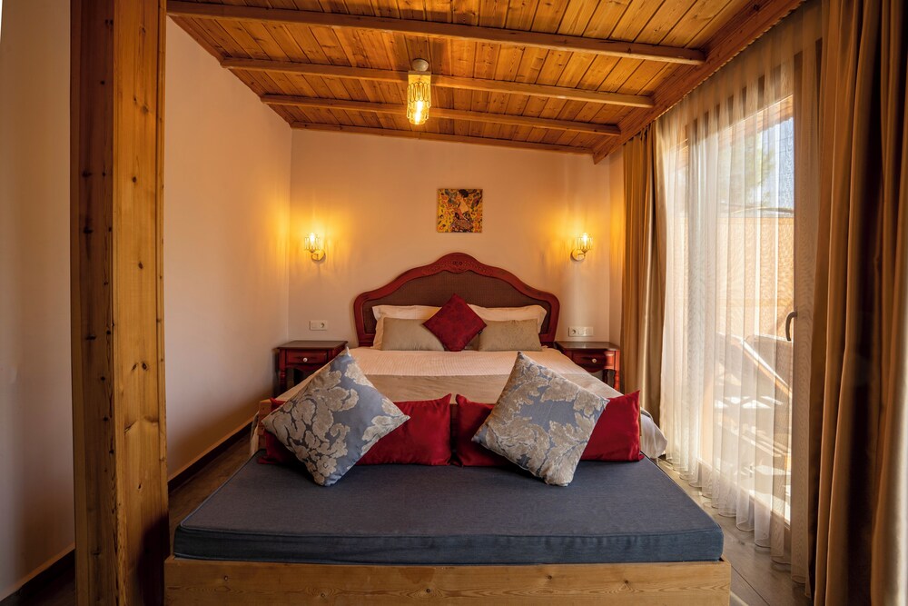 Lanai, Comfort, King Bed, River View، Villa Marine Apart Hotel 3/4