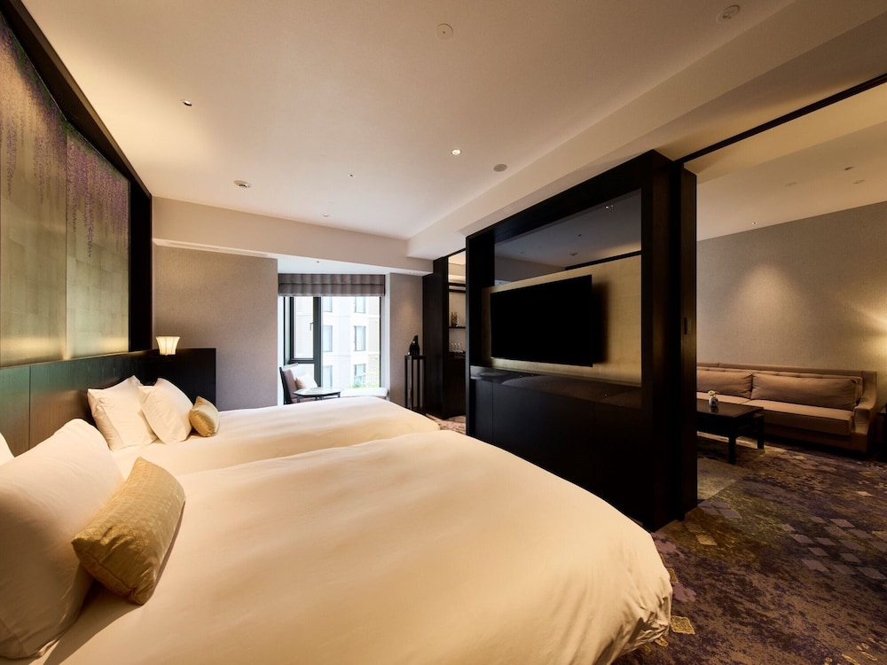 SUITE, 2 DOUBLE BEDS, WITH EXTRA BED