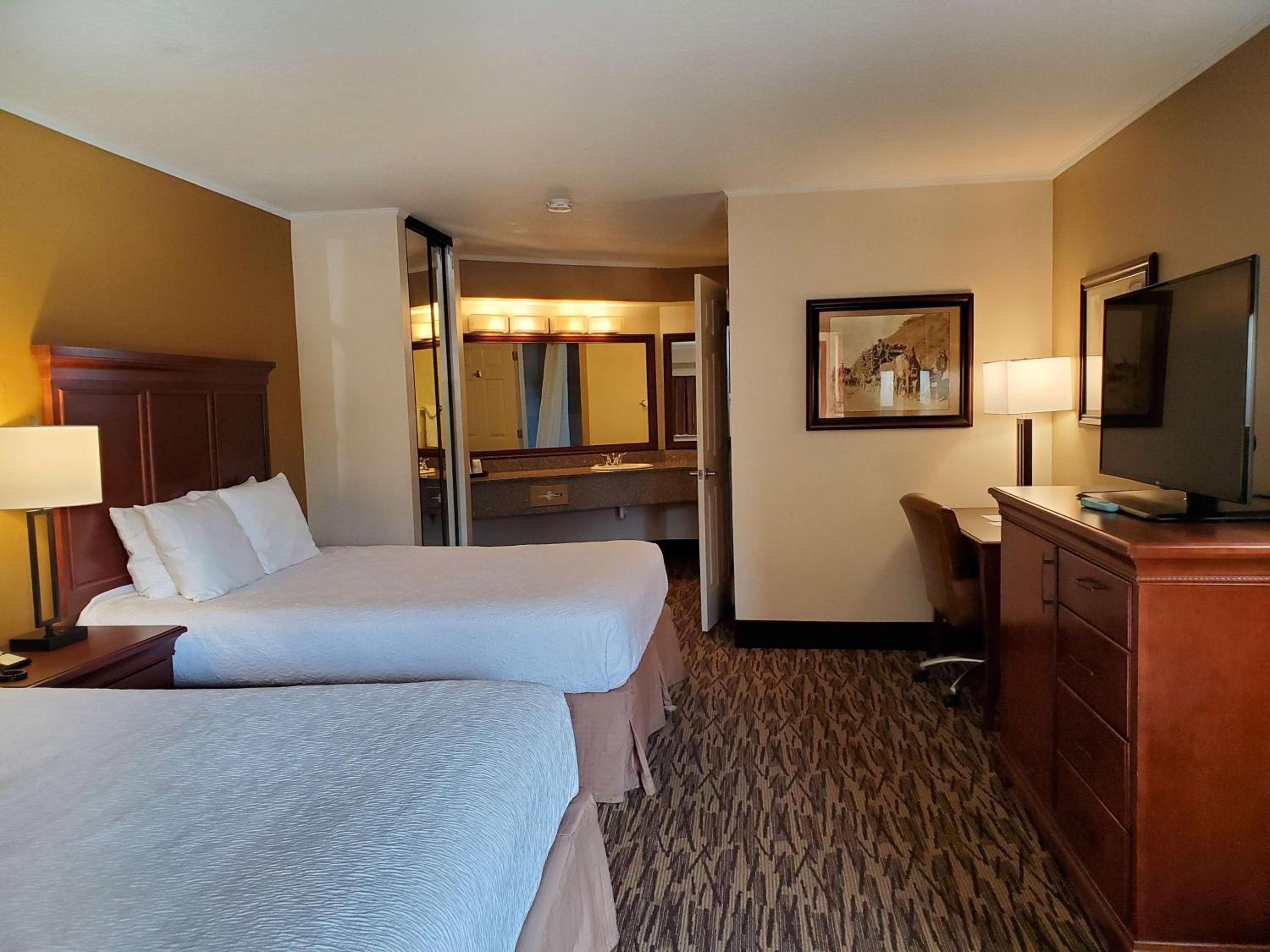 Suite, 3 Queen Beds, Queen Bed