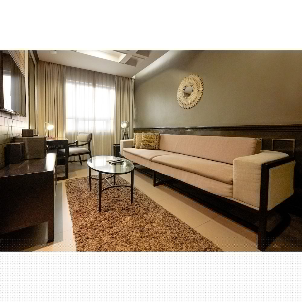 Summit Hotel Magnolia 56/70