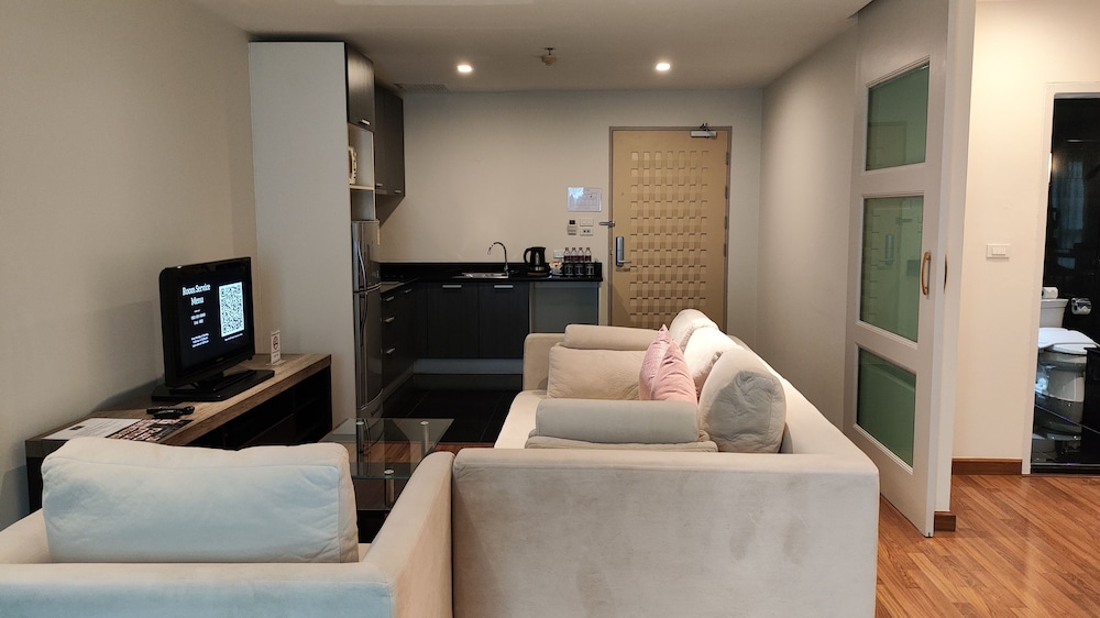 The Bless Hotel And Residence 67/80