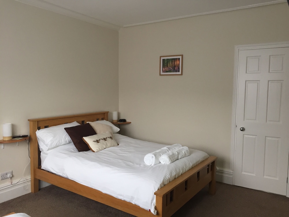 The Beehive Guest House 3/25