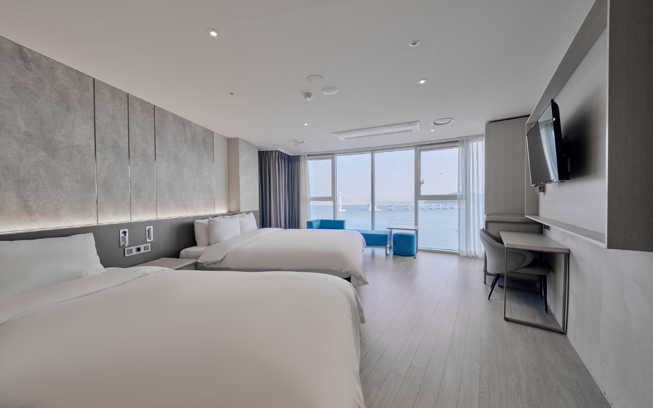 Renovated, Bridge, Ocean, Family, Twin Beds, 1 Double and 1 Single Bed, Ocean View