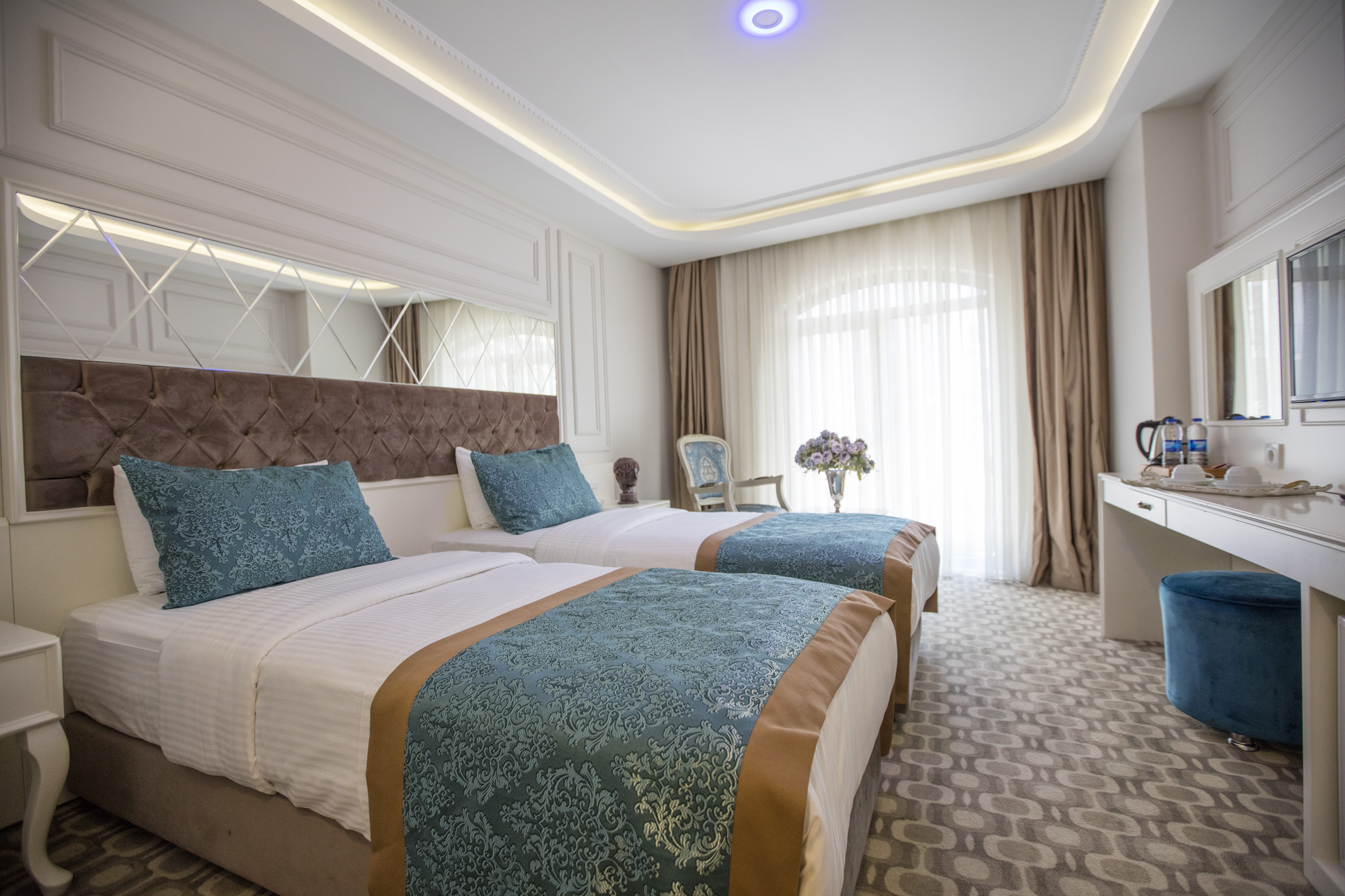 Deluxe, Twin Beds