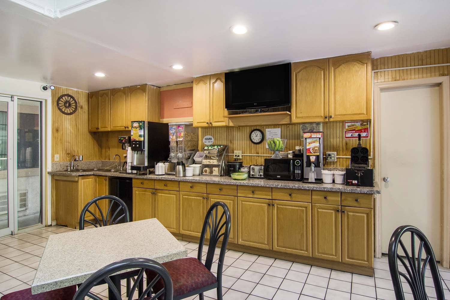 Americas Best Value Inn Darien 29/38