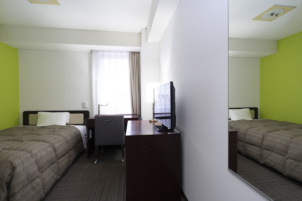 1 BEDROOM, SMOKING