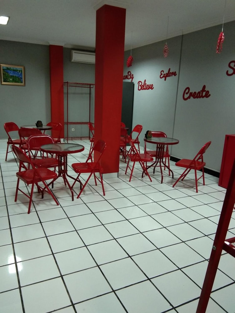 Reddoorz Plus Near Rs Fatmawati 2 22/28