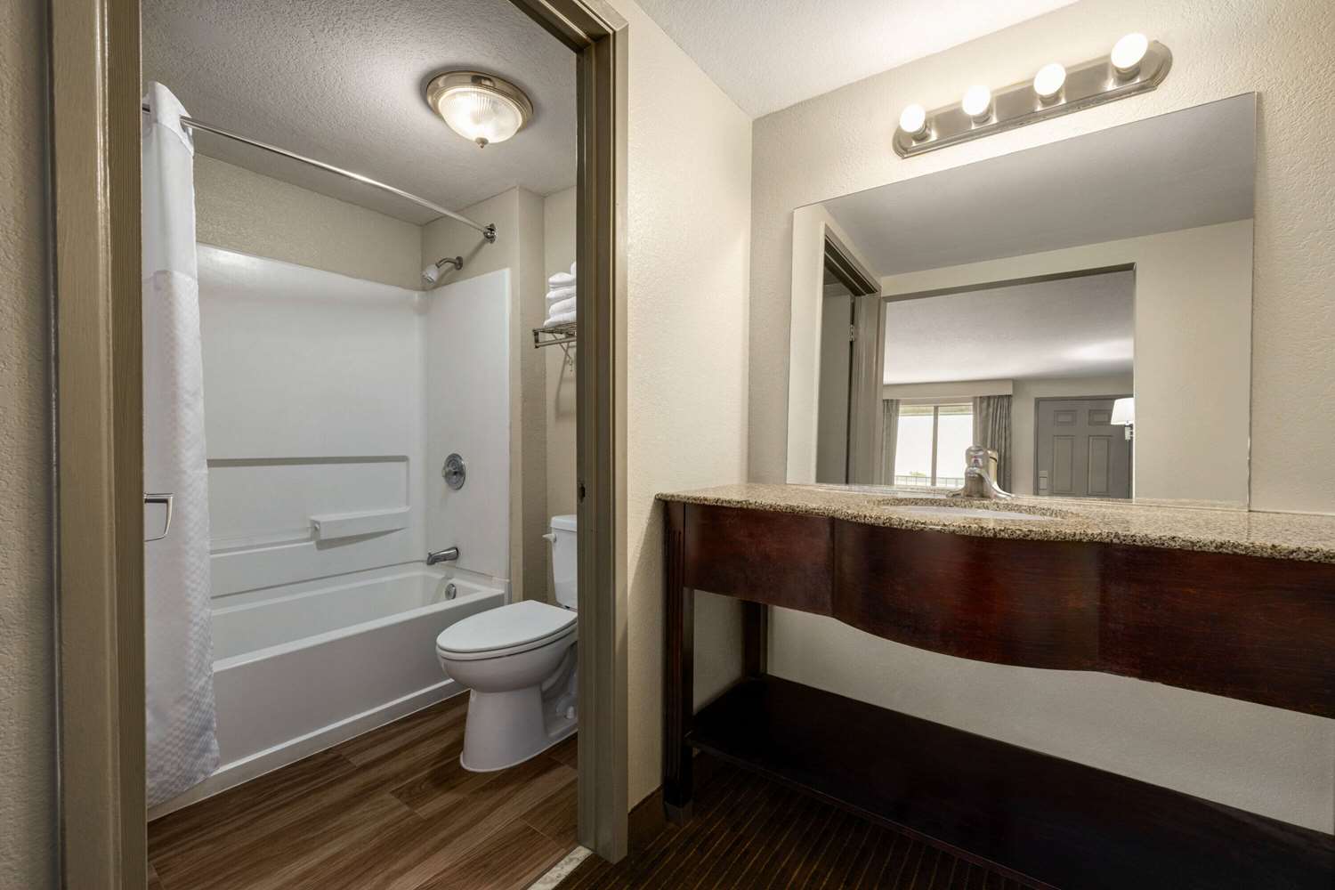Days Inn By Wyndham Fresno South 36/38