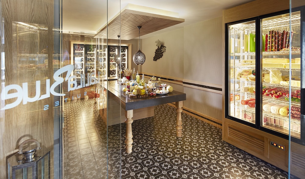 Lalila Blue Suites 65/73