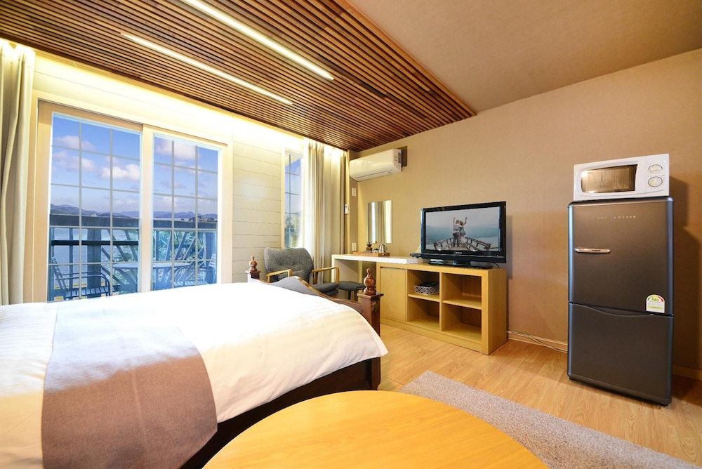 Tongyeong Mongdol House Pension 28/50