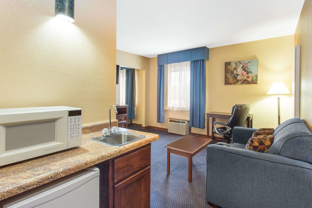 Baymont By Wyndham Waukesha 18/30