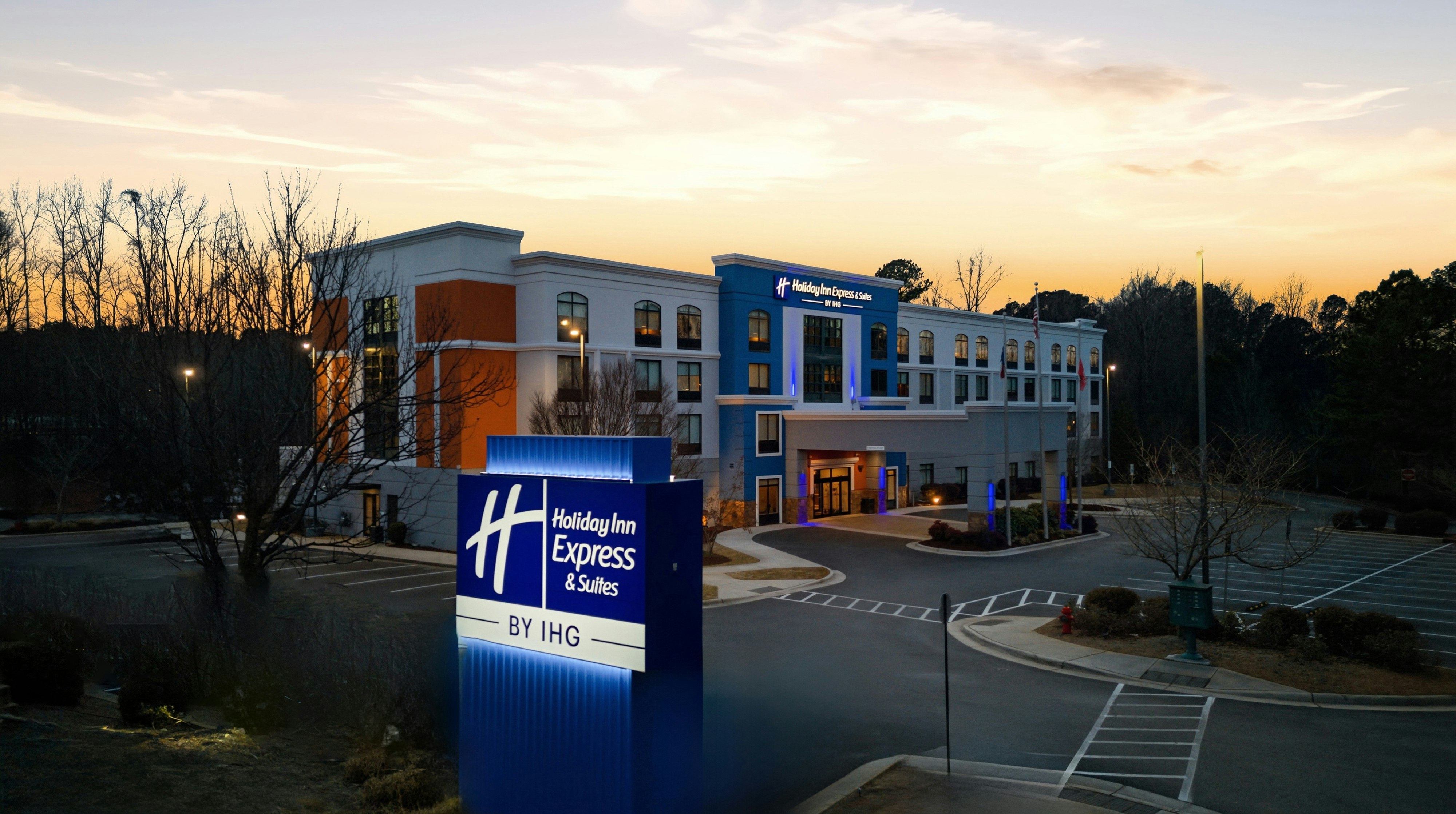Holiday Inn Express & Suites Raleigh West - Lenovo Center 2/102