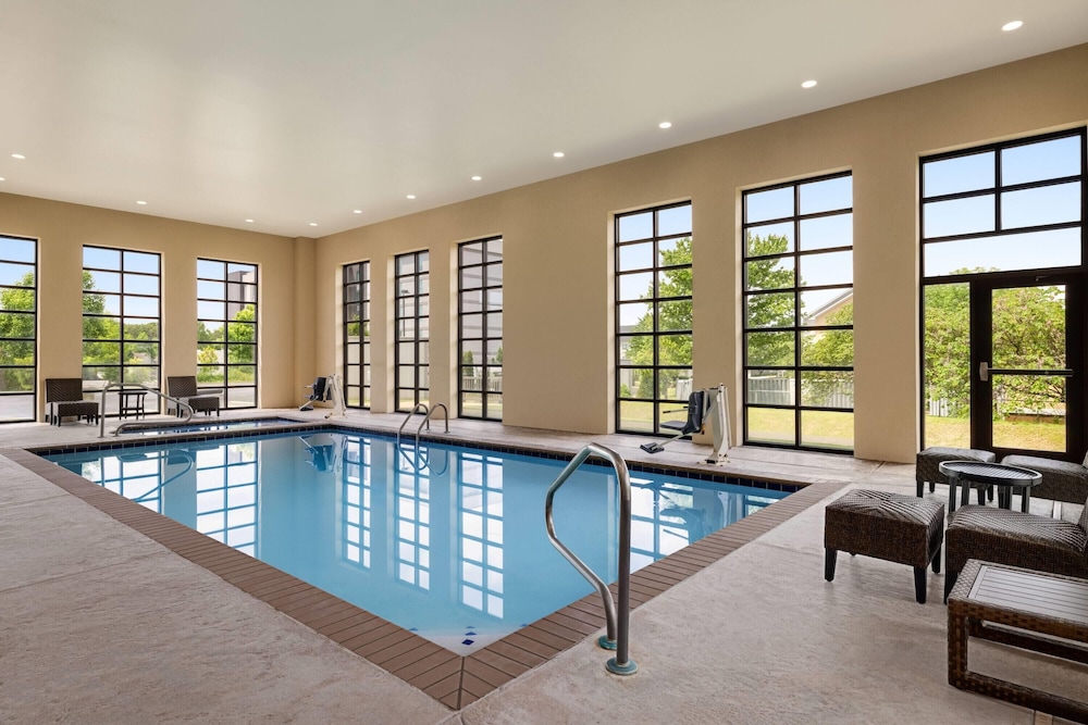 La Quinta Inn Suites By Wyndham Memphis Wolfchase 30/63