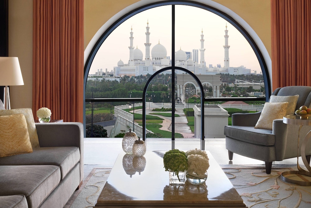 The Ritz Carlton Abu Dhabi Grand Canal 48/63