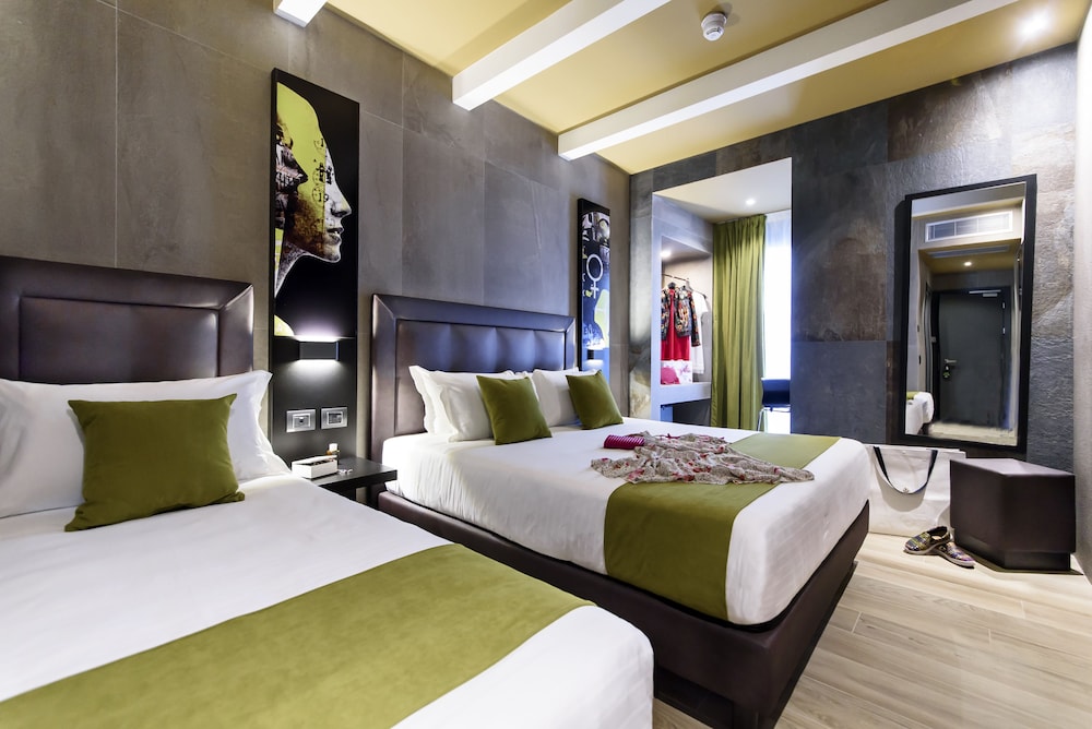 ROOM, TRIPLE