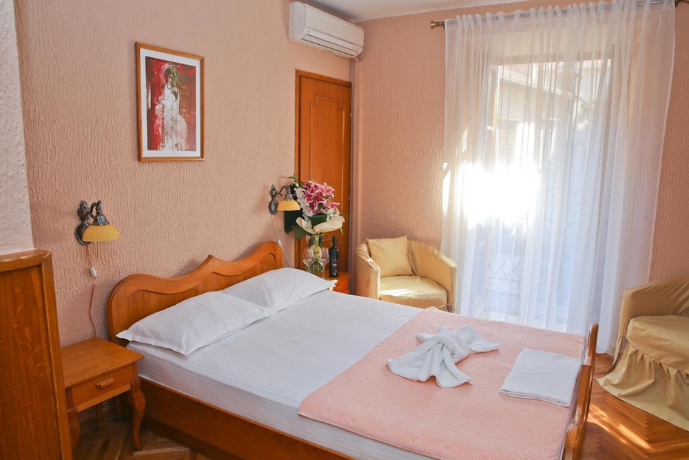 Hotel Marija 17/60