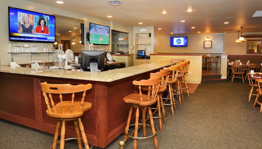 Slemon Park Hotel & Conference Centre 24/35