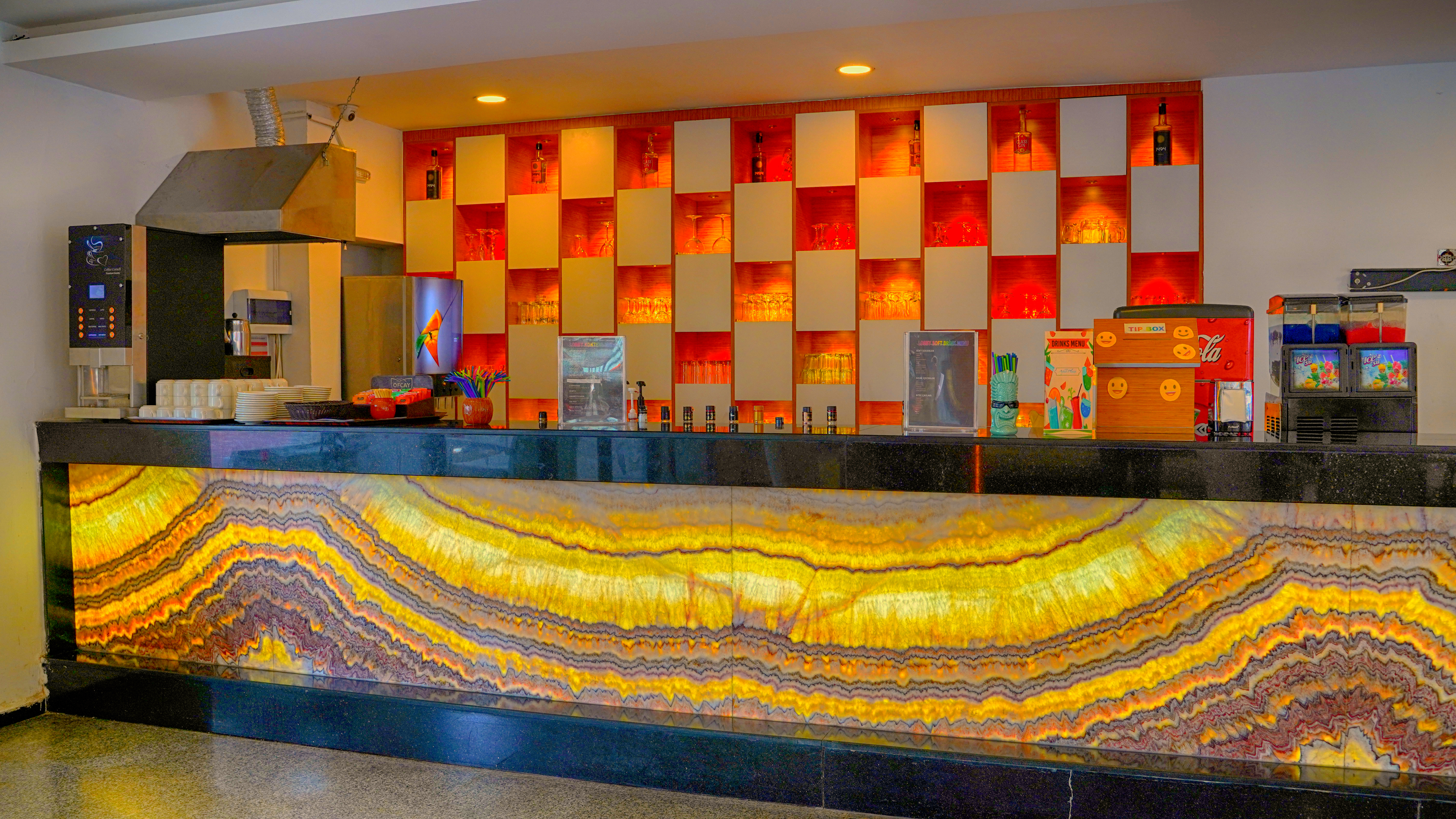 Club Aqua Plaza Hotel 7/50