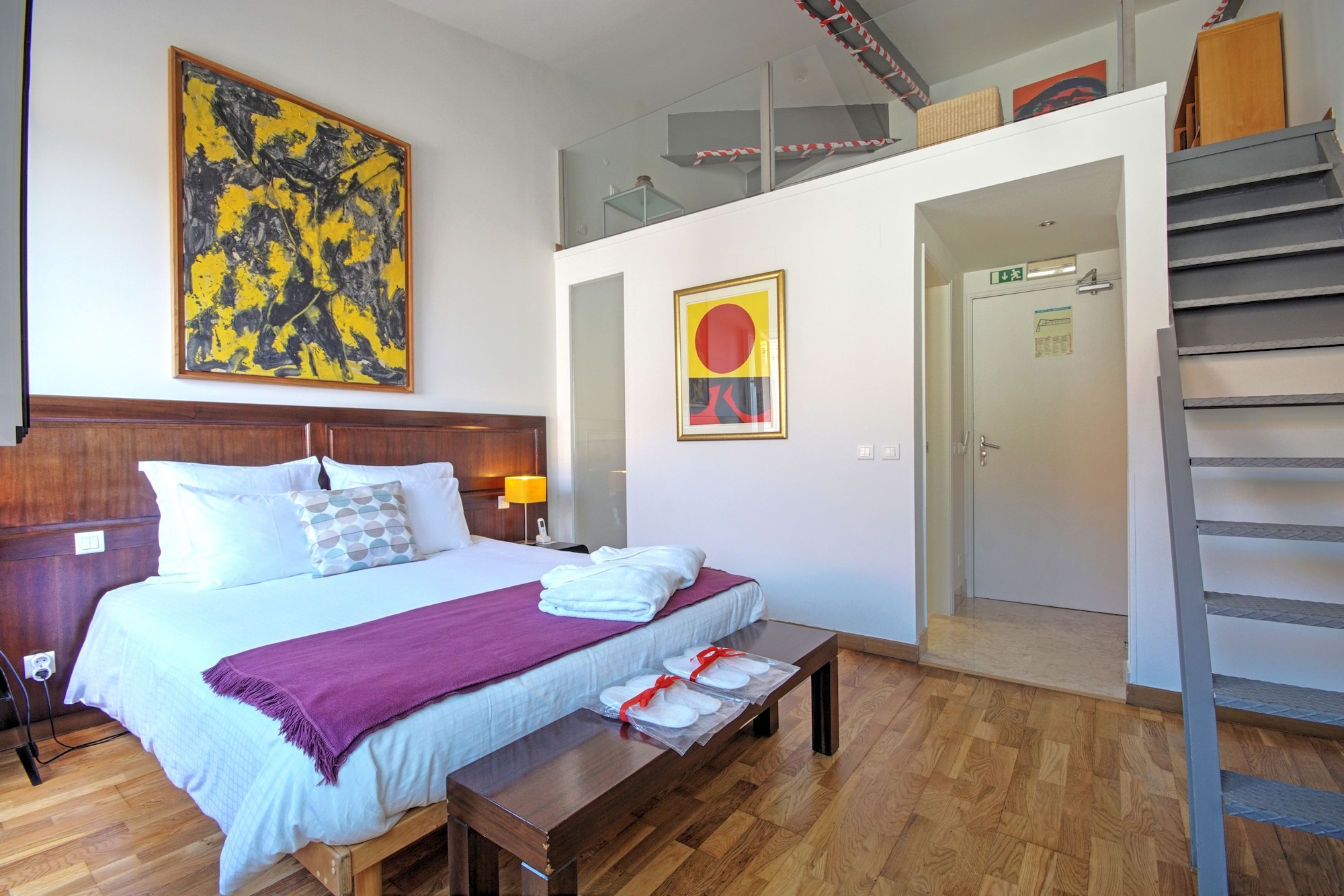 ROOM, DOUBLE BED, RIVER VIEW