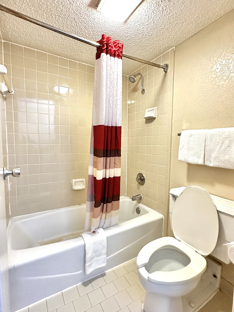 Days Inn & Suites by Wyndham Bossier City 44/50