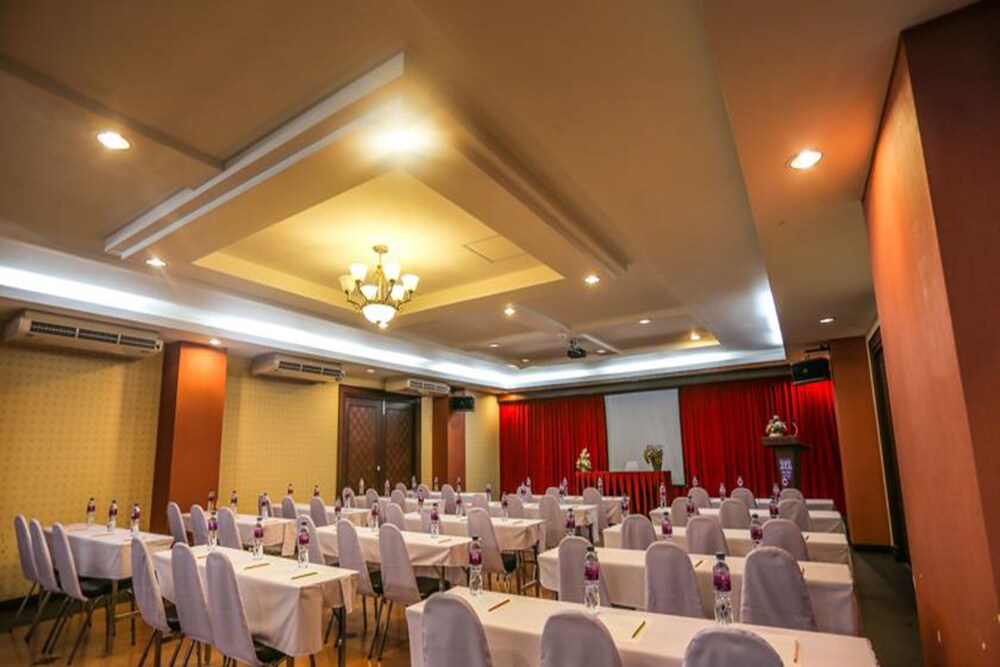 Madina Hotel 52/55