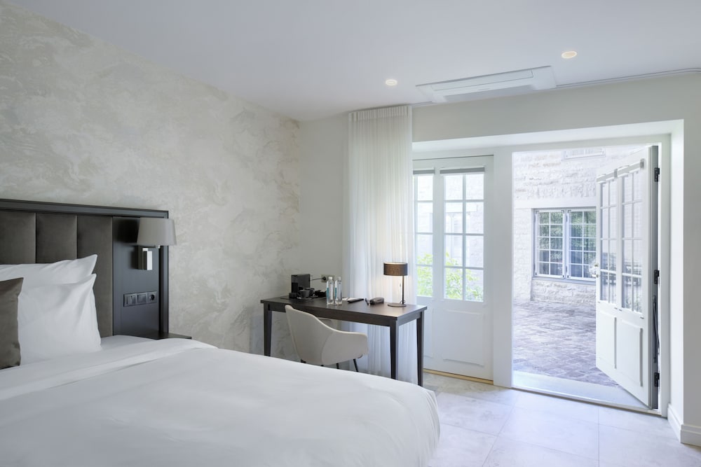 Garden, Queen Bed