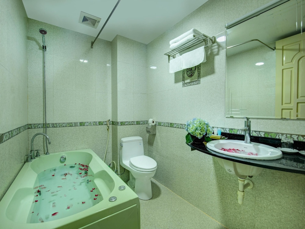 Diamond Legend Hotel 64/65