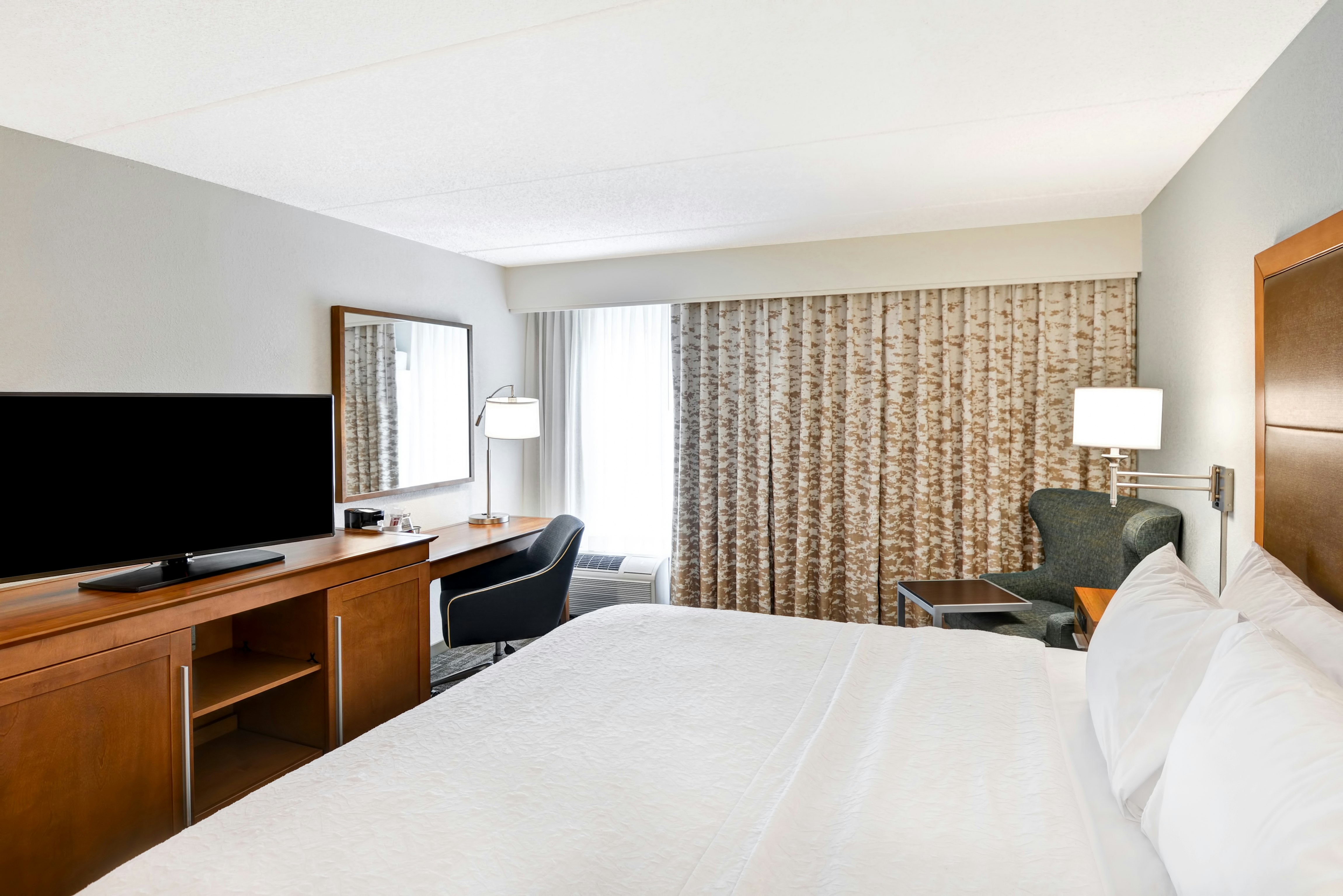 ROOM, KING BED