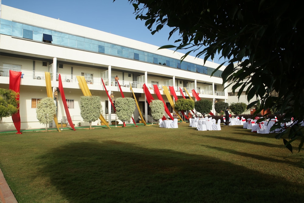 Chairmans Club And Resort 18/21