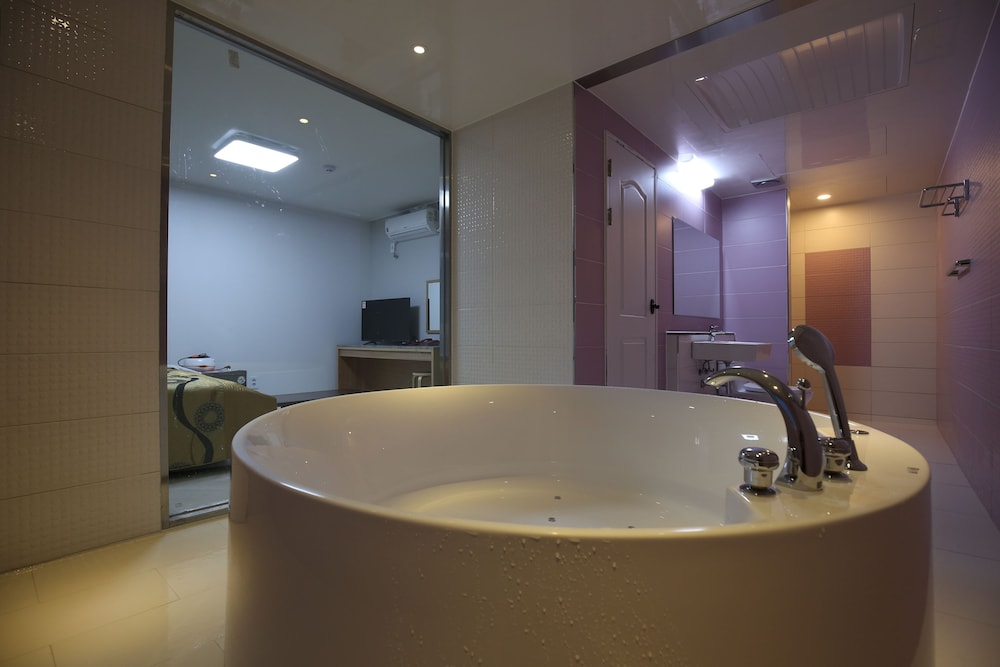 R.I Spa Hotel 39/40