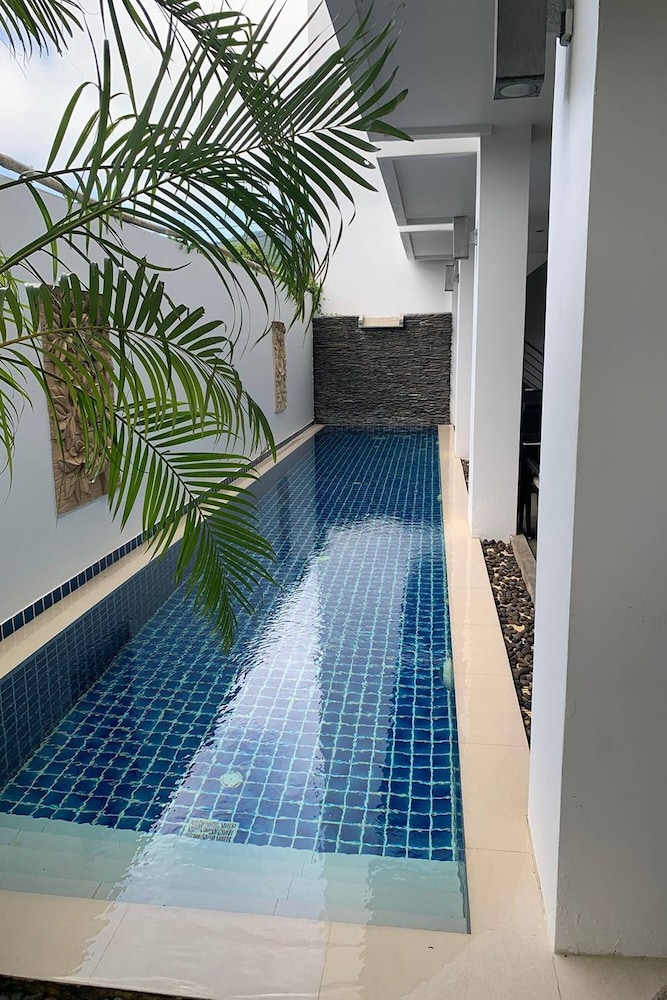 One World One Home Naiharn Hotel by ZUZU 30/50