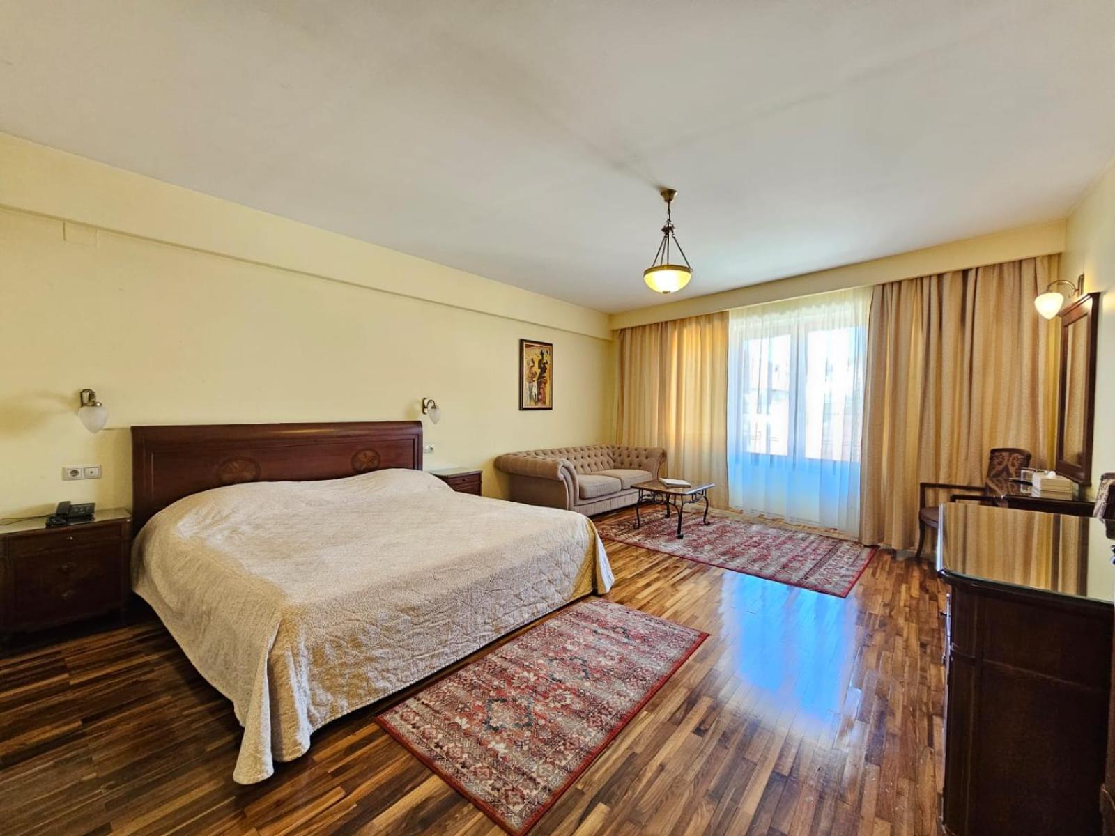 Elite Hotel 8/46