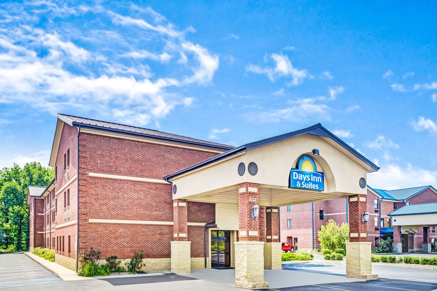 Days Inn & Suites by Wyndham Jeffersonville IN 1/9